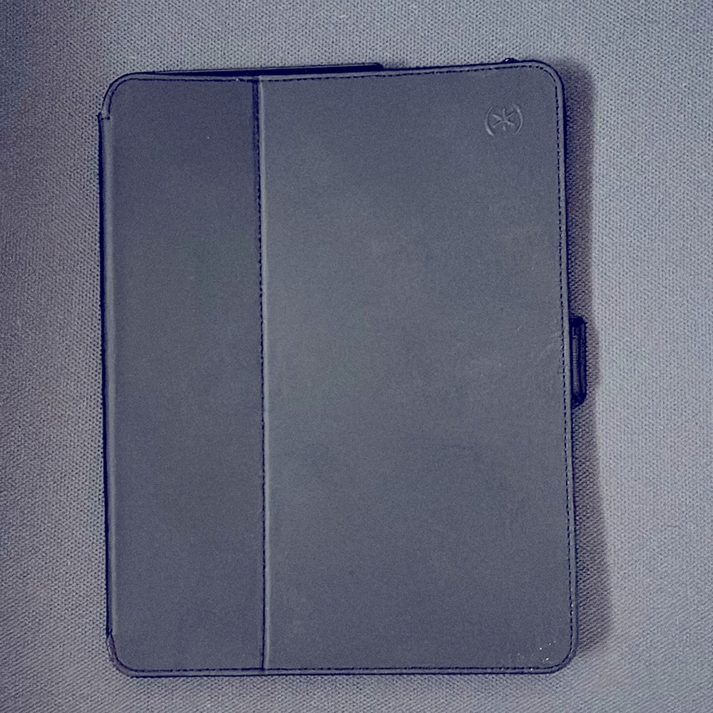 Speck Balance Folio Hardshell Case for iPad Pro